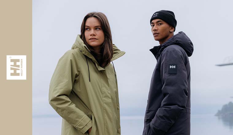 Strapabíró esőkabátok a Helly Hansen üzletében